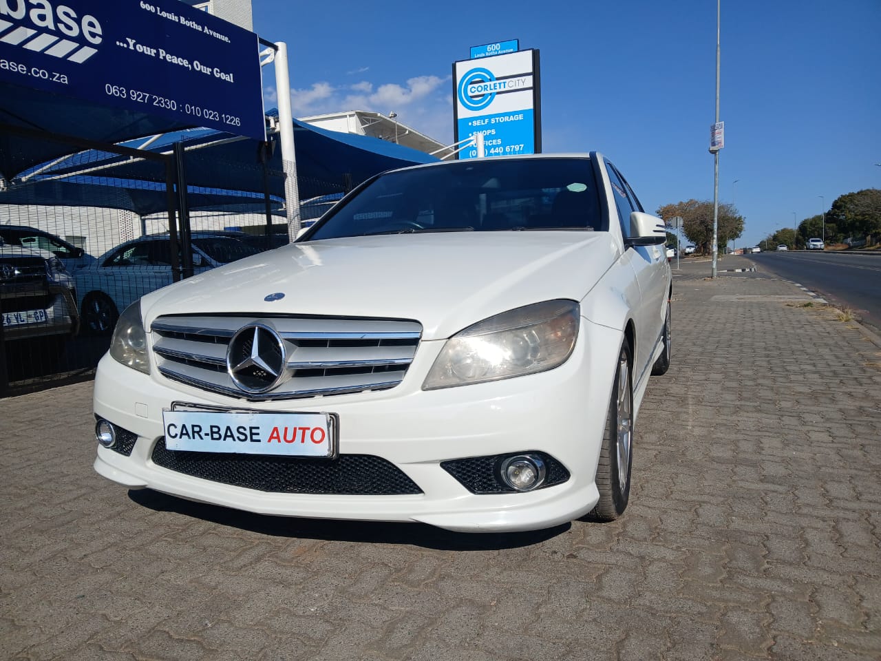 
								2011 Mercedes-Benz C200 CGI BlueEFFICIENCY Automatic | Sunroof | Petrol full									