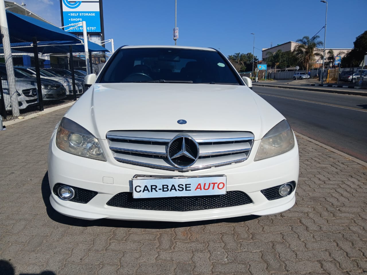 
								2011 Mercedes-Benz C200 CGI BlueEFFICIENCY Automatic | Sunroof | Petrol full									