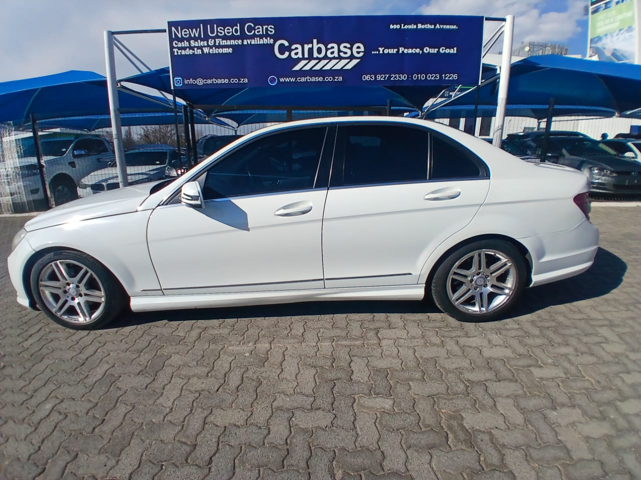 
								2011 Mercedes-Benz C200 CGI BlueEFFICIENCY Automatic | Sunroof | Petrol full									