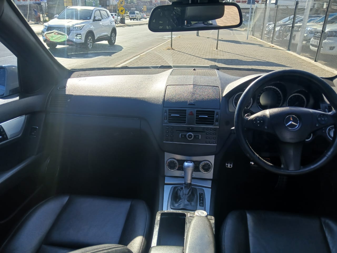 
								2011 Mercedes-Benz C200 CGI BlueEFFICIENCY Automatic | Sunroof | Petrol full									