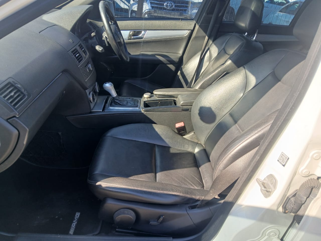 
								2011 Mercedes-Benz C200 CGI BlueEFFICIENCY Automatic | Sunroof | Petrol full									