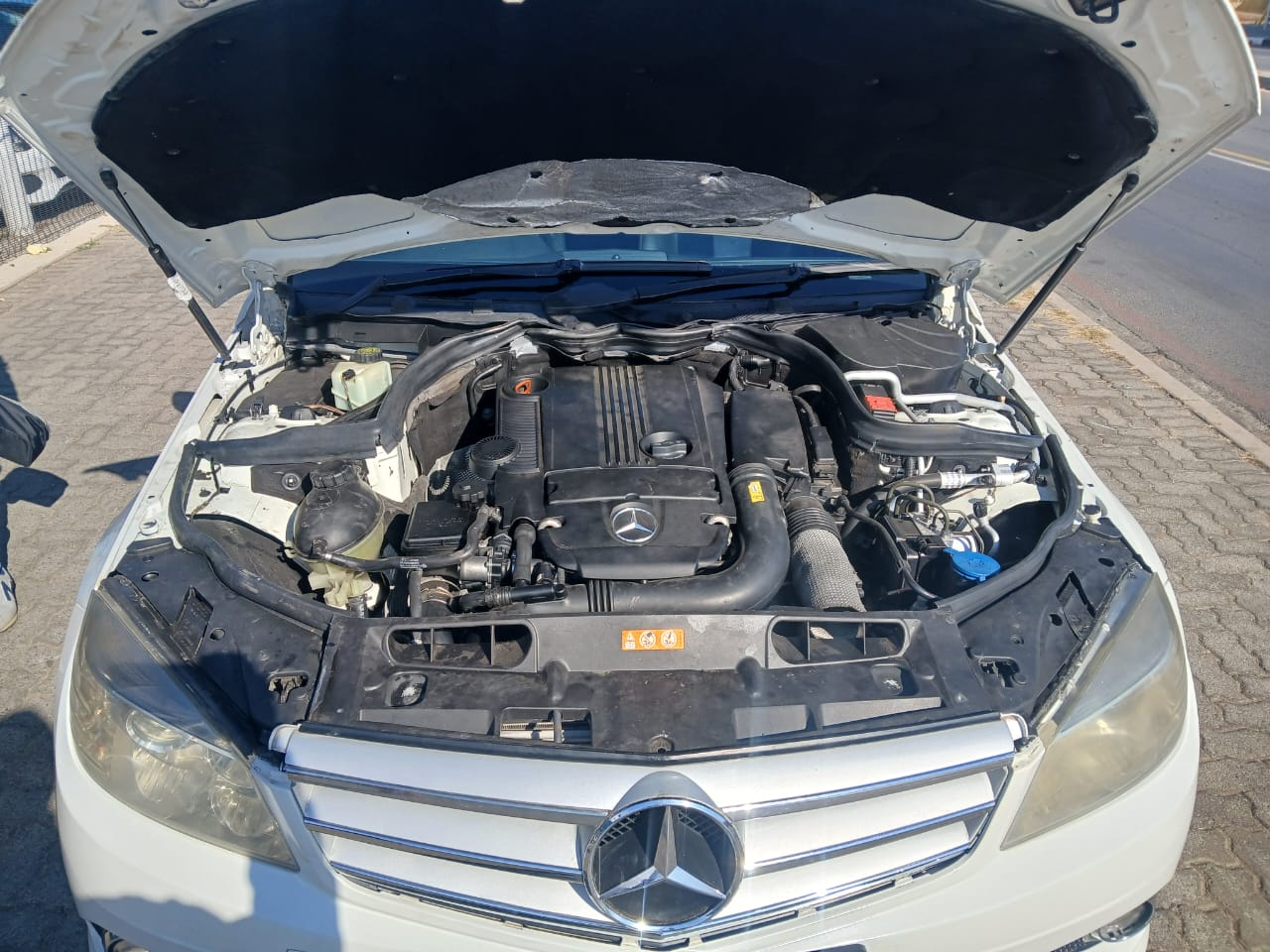 
								2011 Mercedes-Benz C200 CGI BlueEFFICIENCY Automatic | Sunroof | Petrol full									