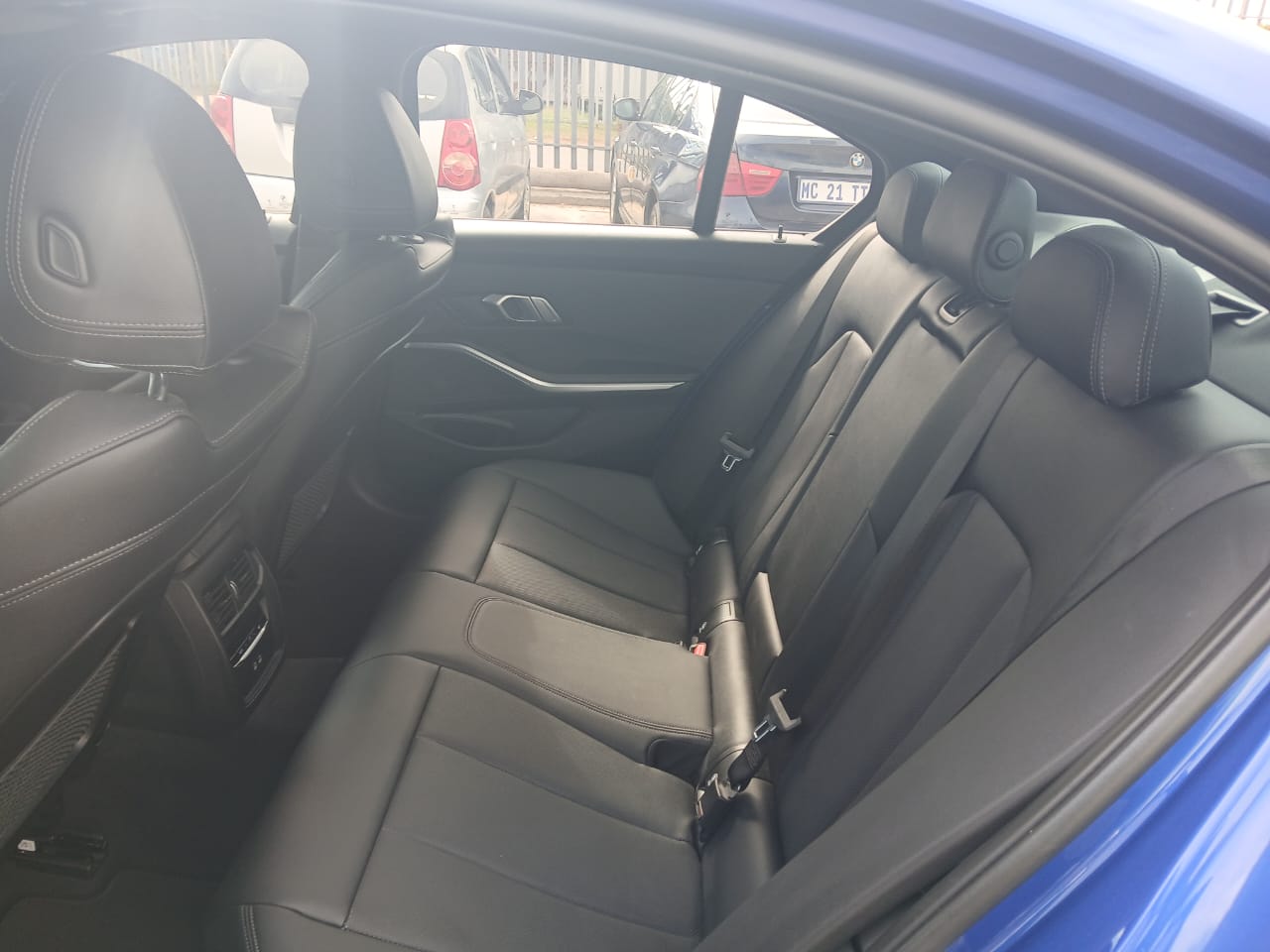 
								2023 BMW 318i Mzansi Edition G20 – Automatic | Petrol full									