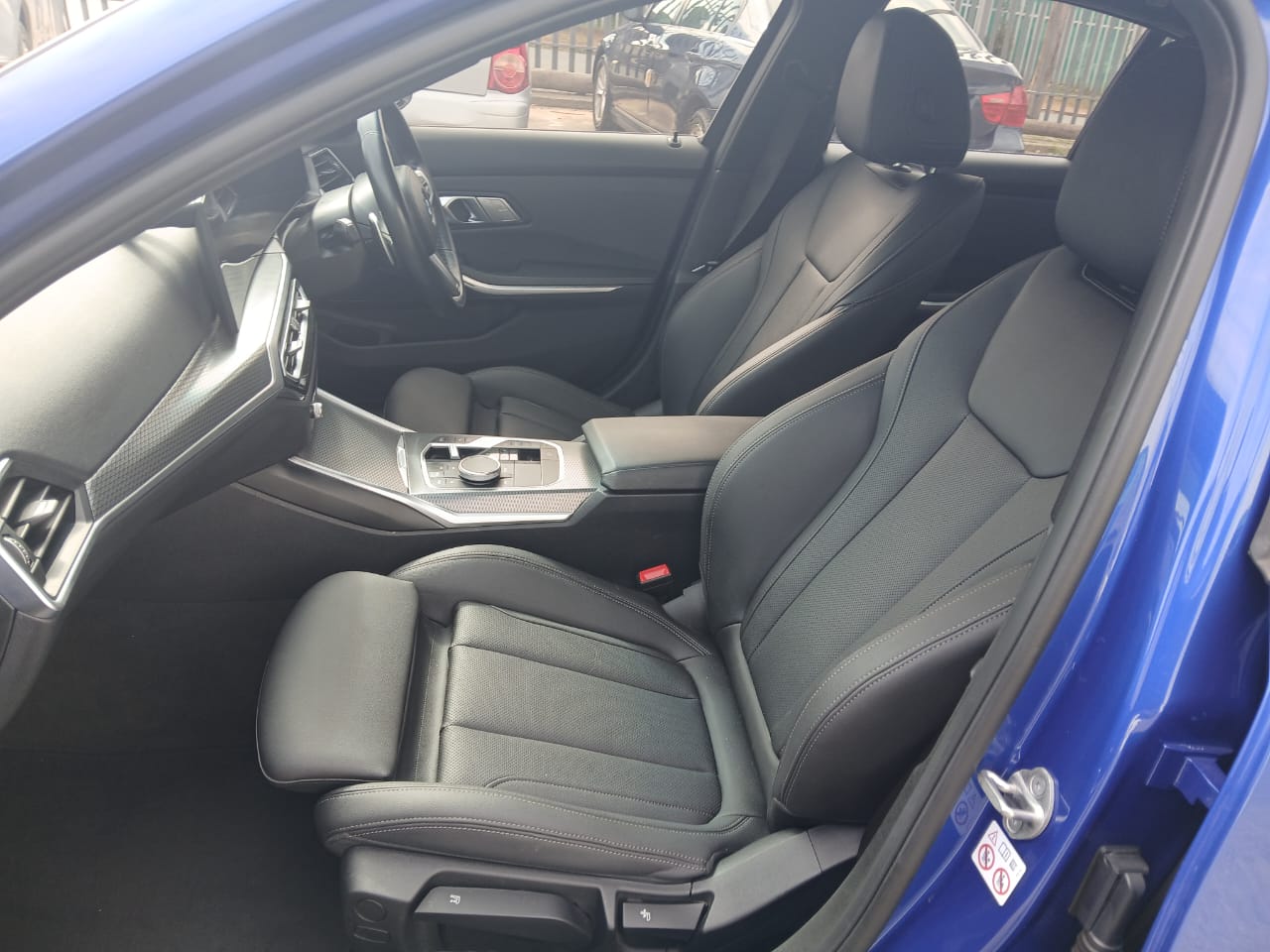 
								2023 BMW 318i Mzansi Edition G20 – Automatic | Petrol full									