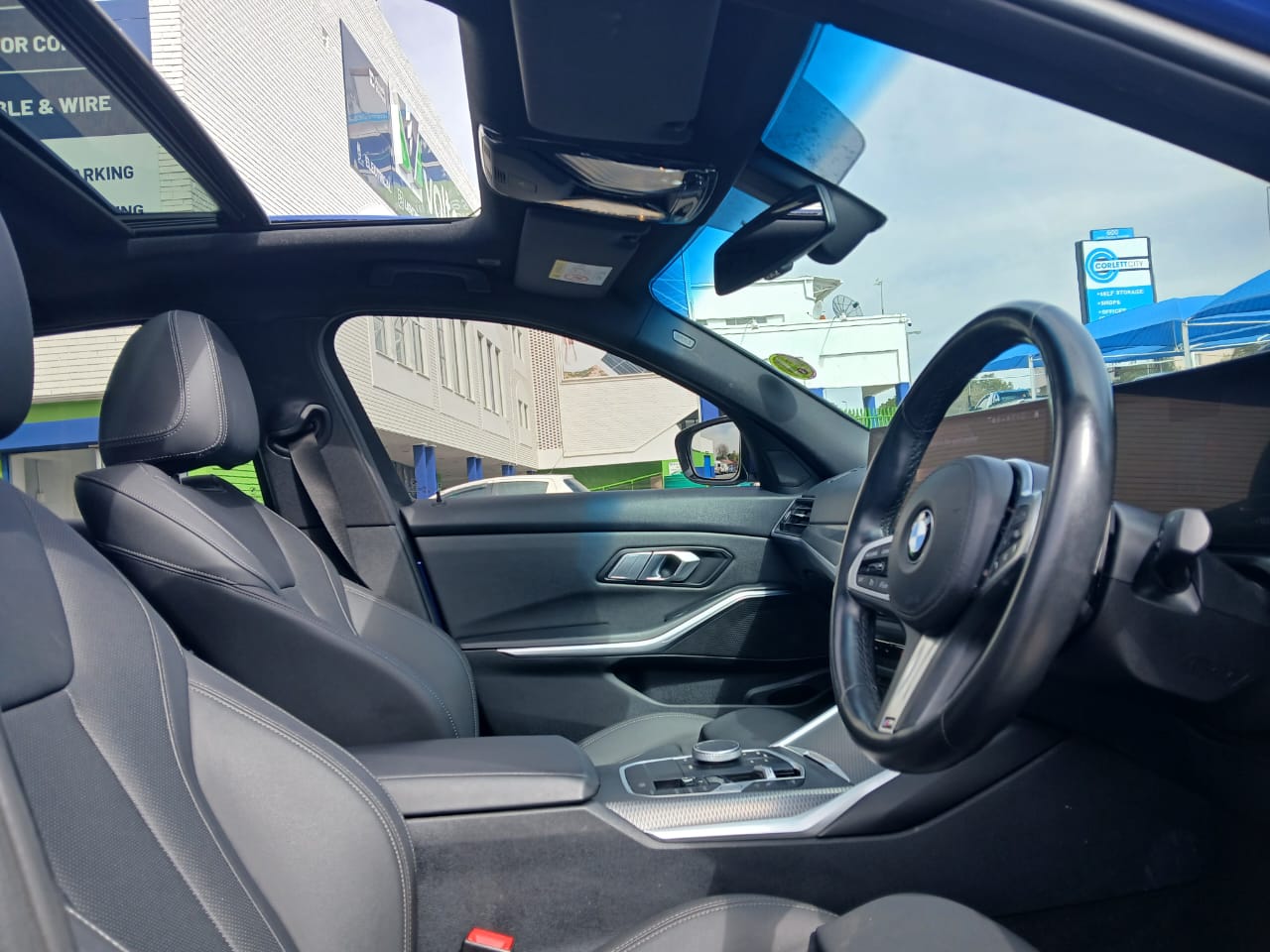 
								2023 BMW 318i Mzansi Edition G20 – Automatic | Petrol full									