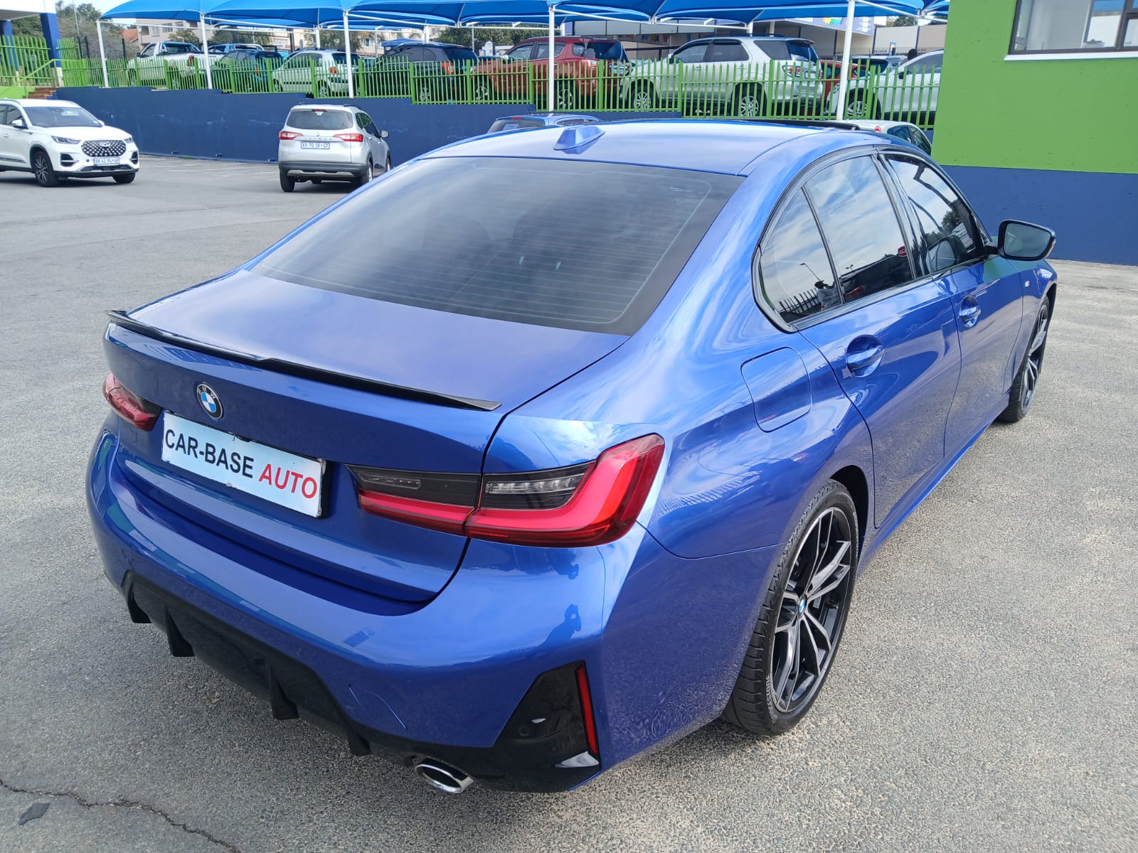 
								2023 BMW 318i Mzansi Edition G20 – Automatic | Petrol full									