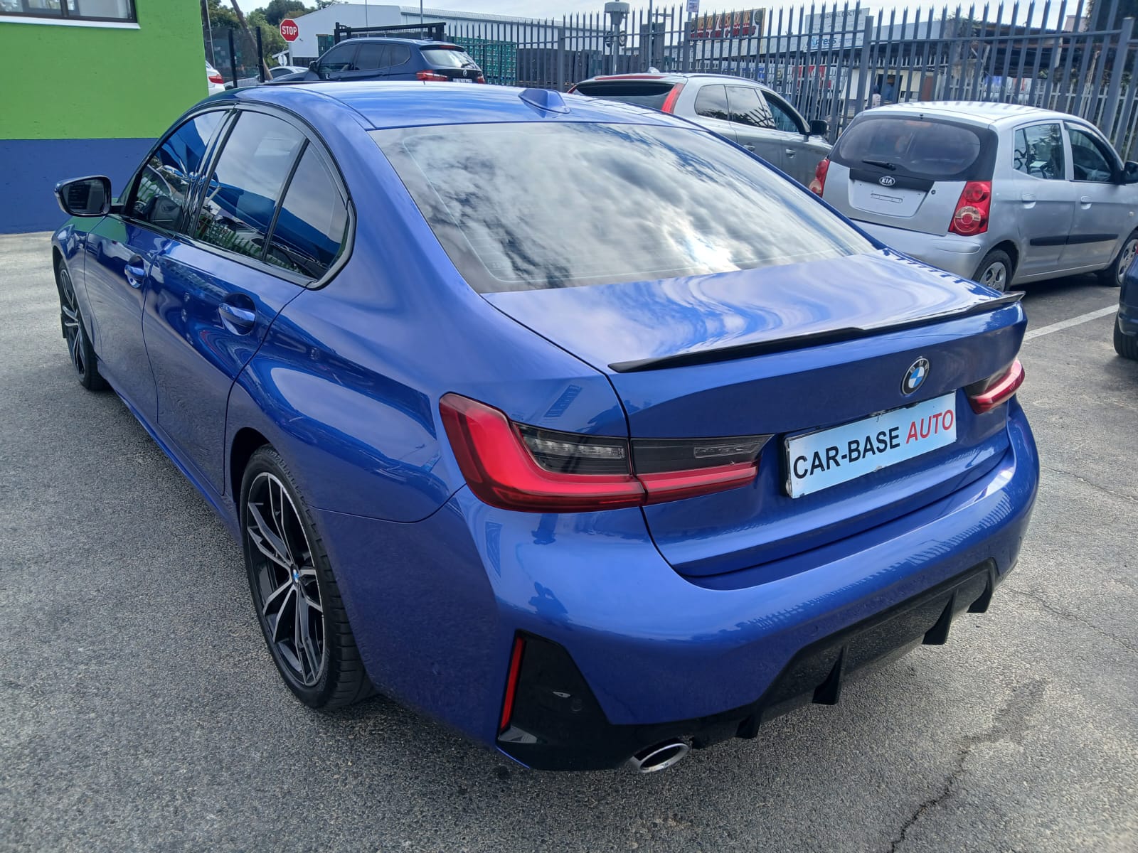 
								2023 BMW 318i Mzansi Edition G20 – Automatic | Petrol full									