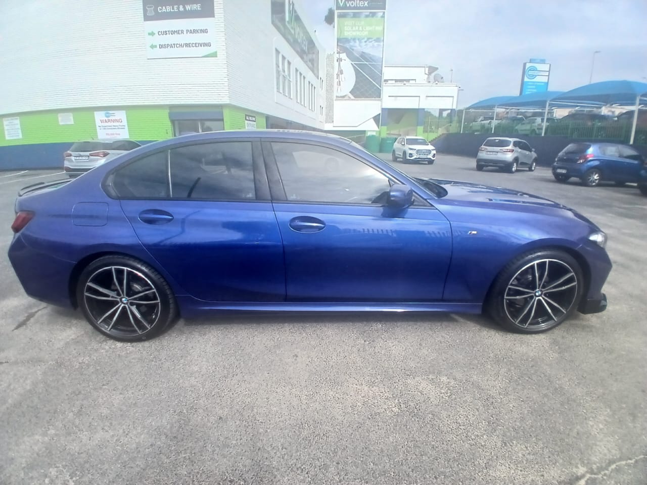 
								2023 BMW 318i Mzansi Edition G20 – Automatic | Petrol full									