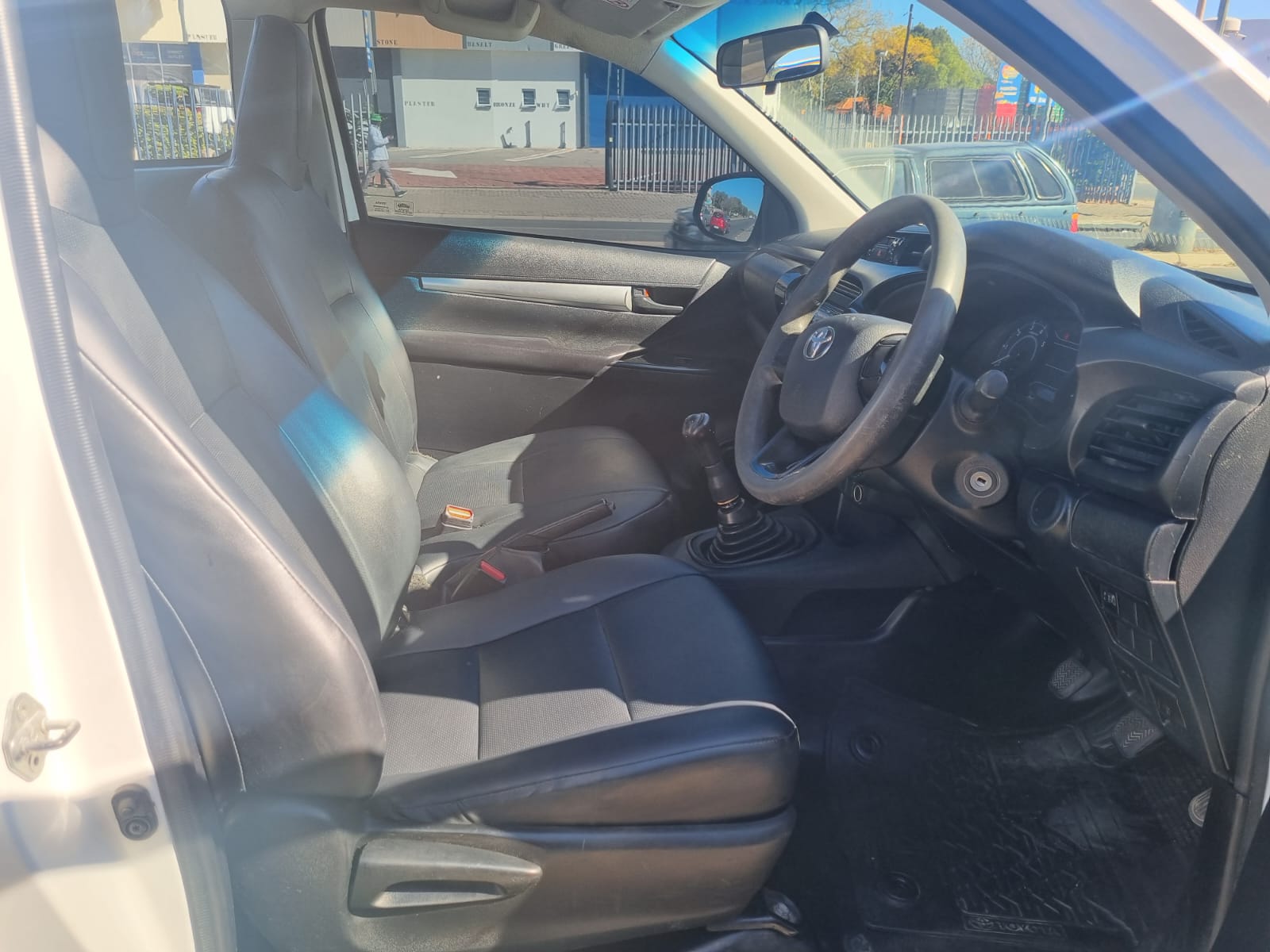 
								2019 TOYOTA HILUX 2.4 GD LOW BASE SINGLE CAB 4X2 MANUAL full									