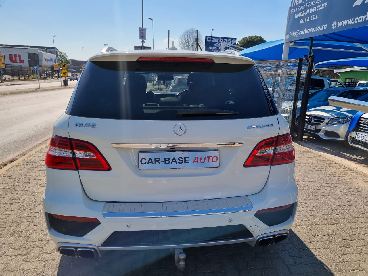 
								2013 Mercedes-Benz ML63 AMG V8 – High-Performance Luxury SUV full									