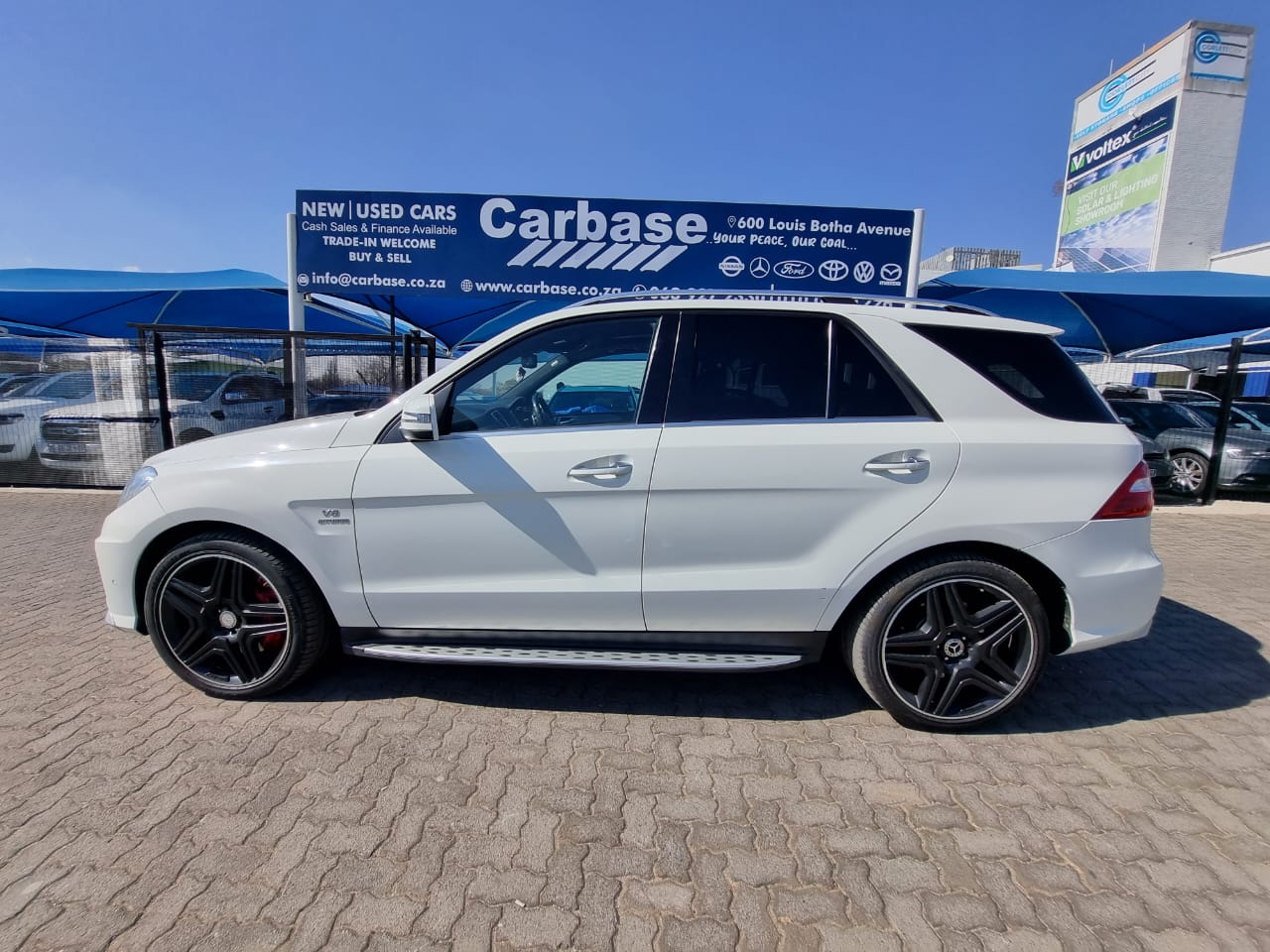 
								2013 Mercedes-Benz ML63 AMG V8 – High-Performance Luxury SUV full									