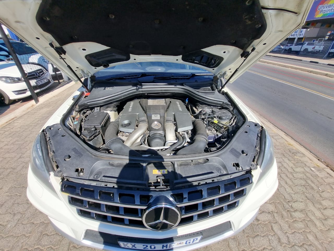 
								2013 Mercedes-Benz ML63 AMG V8 – High-Performance Luxury SUV full									