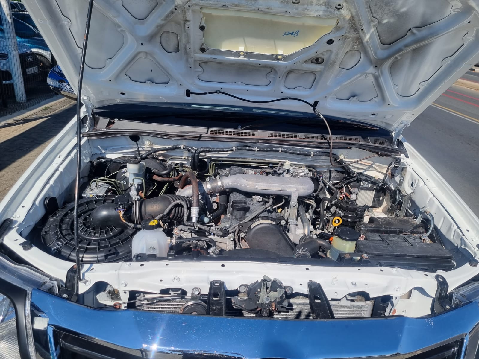 
								2014 Toyota Hilux 2.5 D-4D 4×4 Double Cab – Manual full									