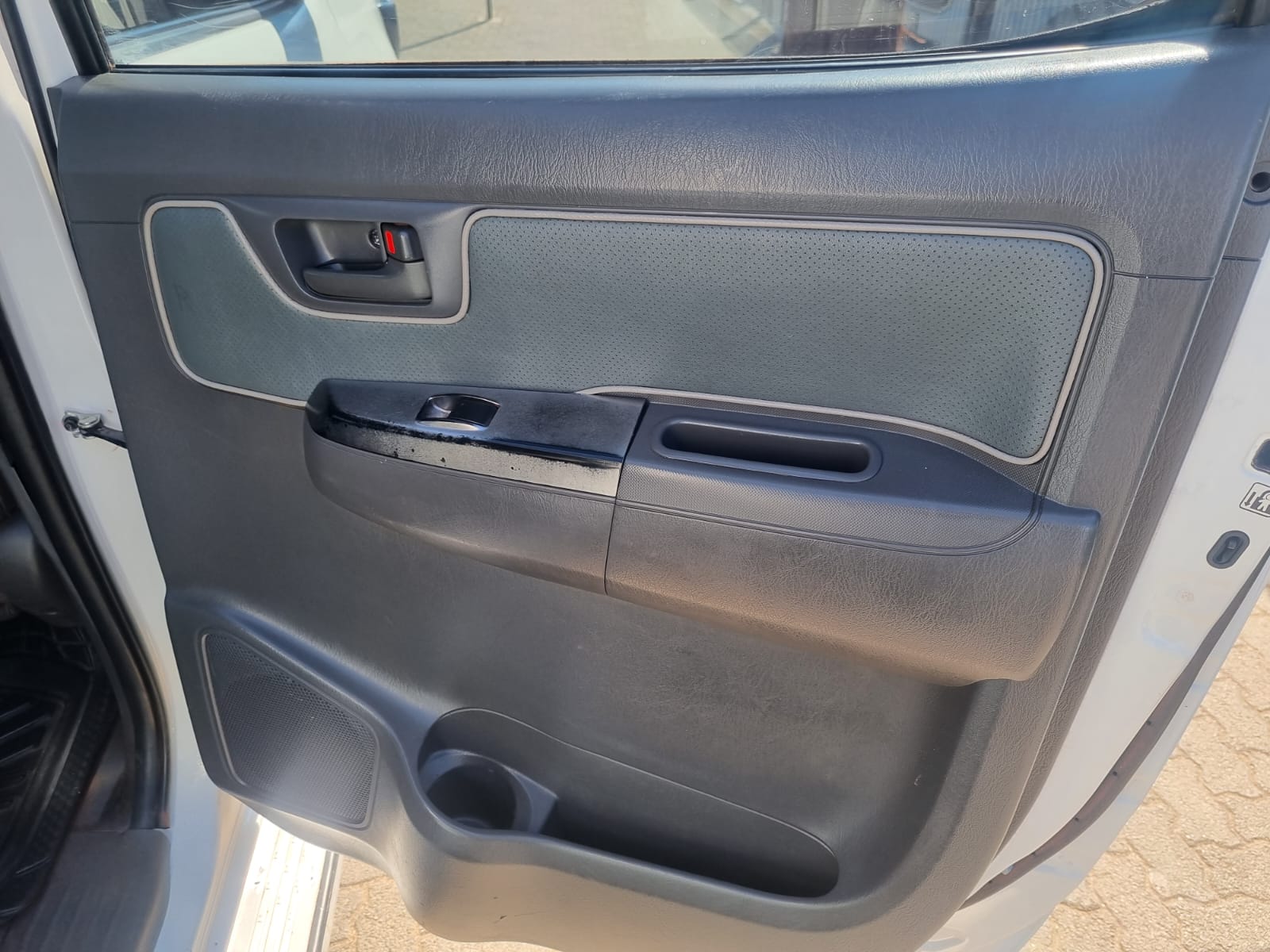 
								2014 Toyota Hilux 2.5 D-4D 4×4 Double Cab – Manual full									