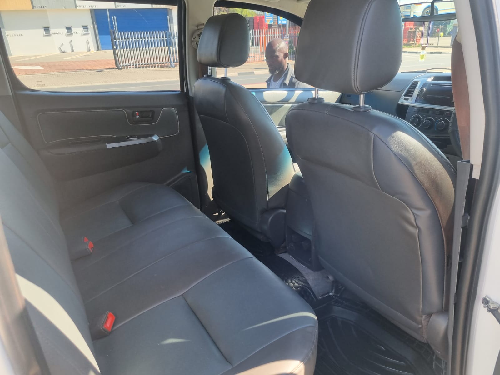 
								2014 Toyota Hilux 2.5 D-4D 4×4 Double Cab – Manual full									