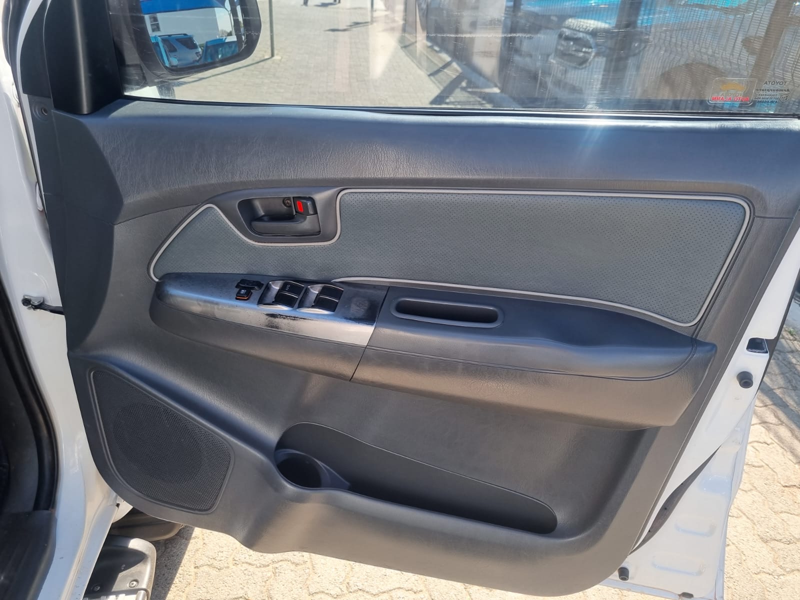 
								2014 Toyota Hilux 2.5 D-4D 4×4 Double Cab – Manual full									