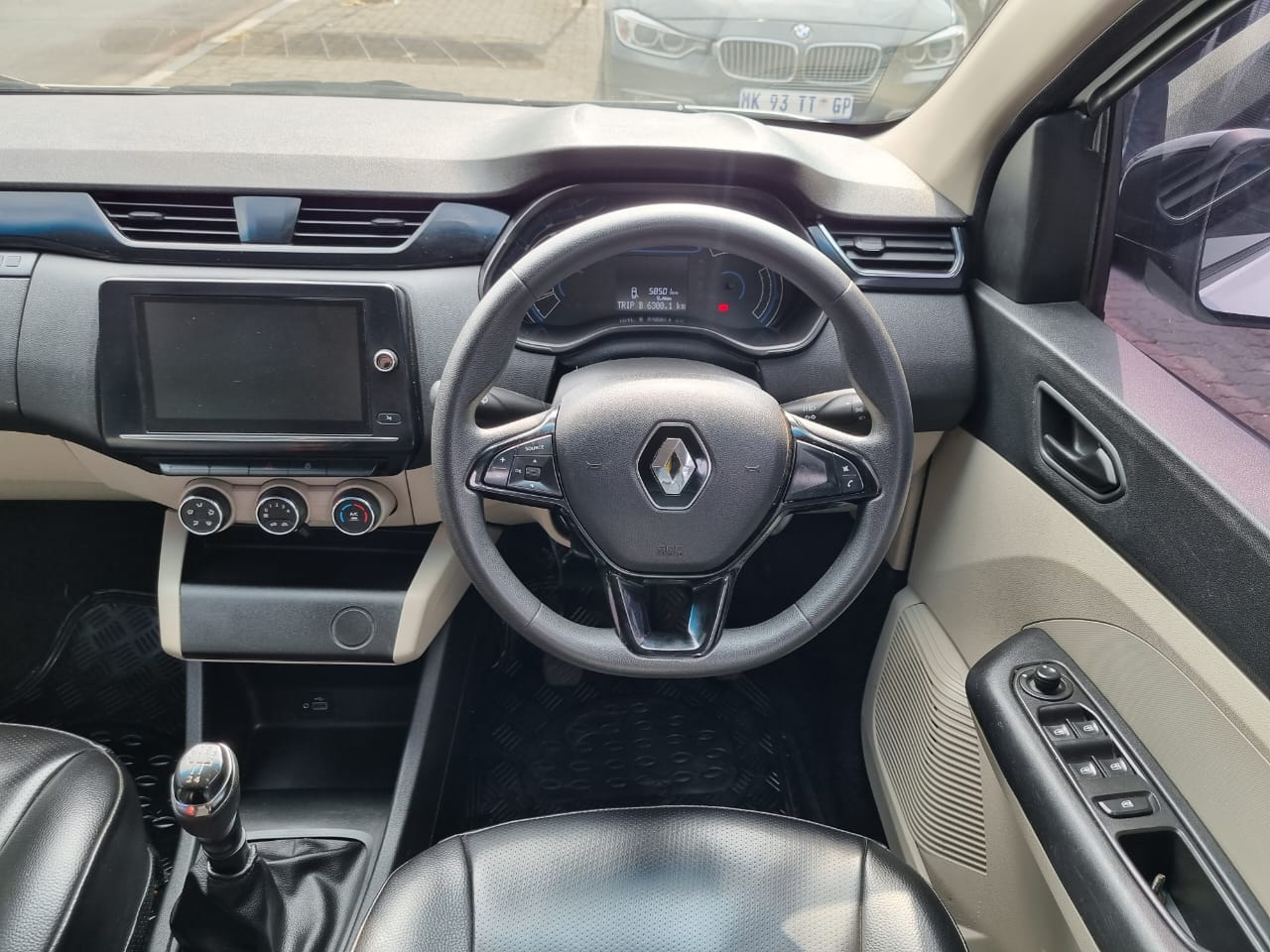 
								2022 Renault Triber 1.0 Manual – Leather Interior | full									