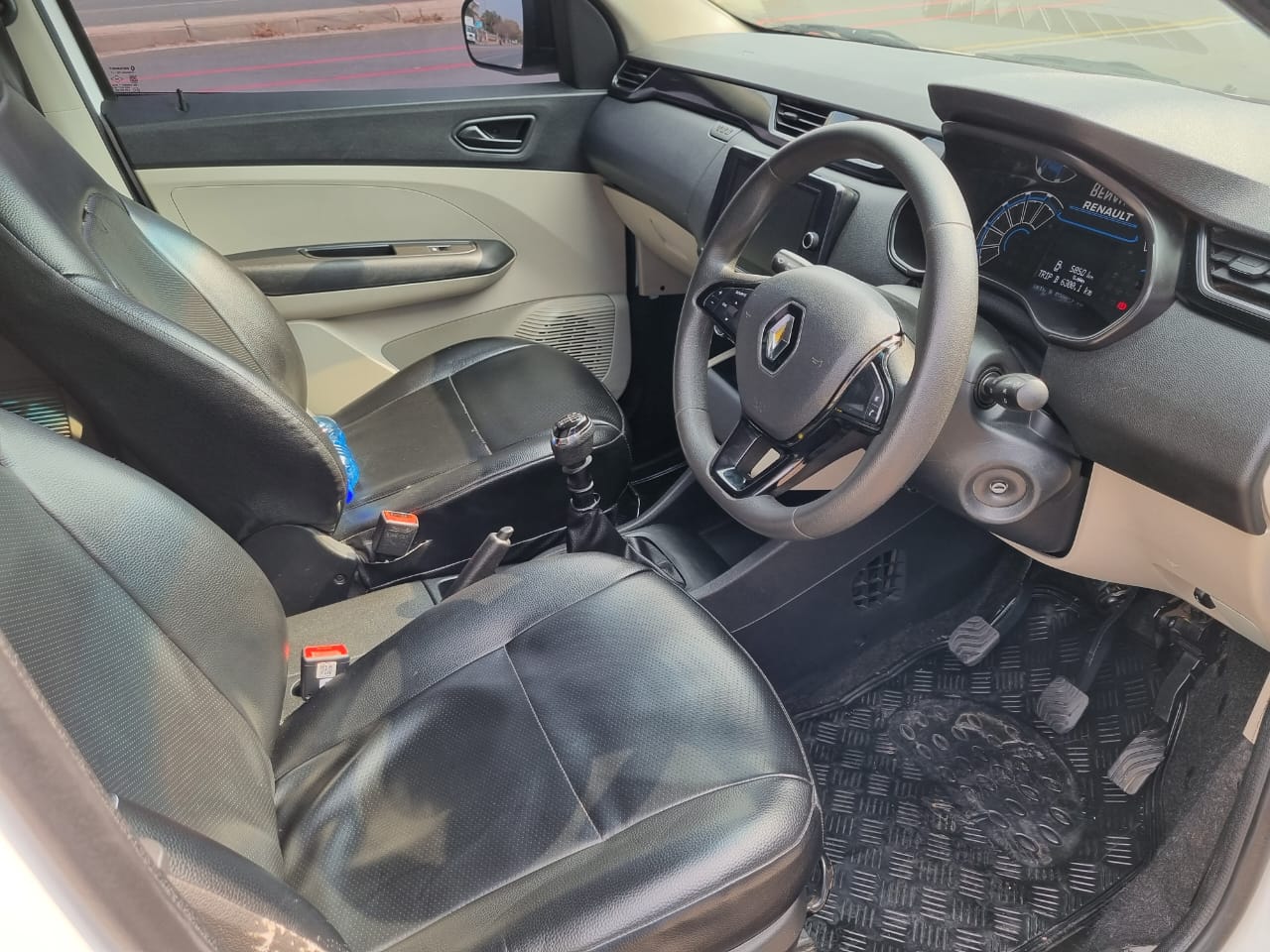 
								2022 Renault Triber 1.0 Manual – Leather Interior | full									