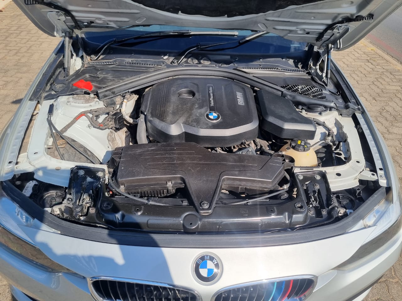 
								2017 BMW 318i Auto | 118,000km | Petrol | full									