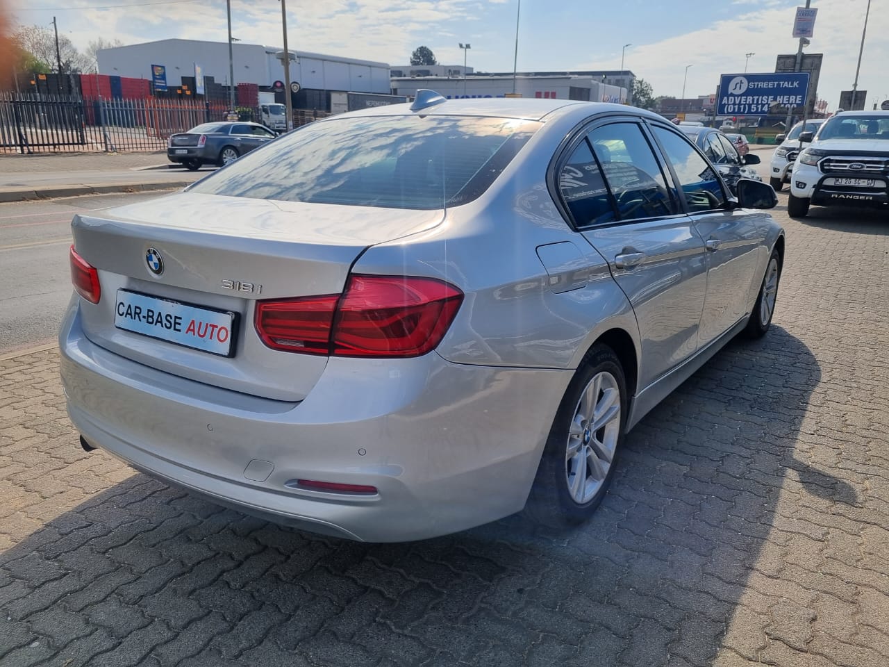 
								2017 BMW 318i Auto | 118,000km | Petrol | full									
