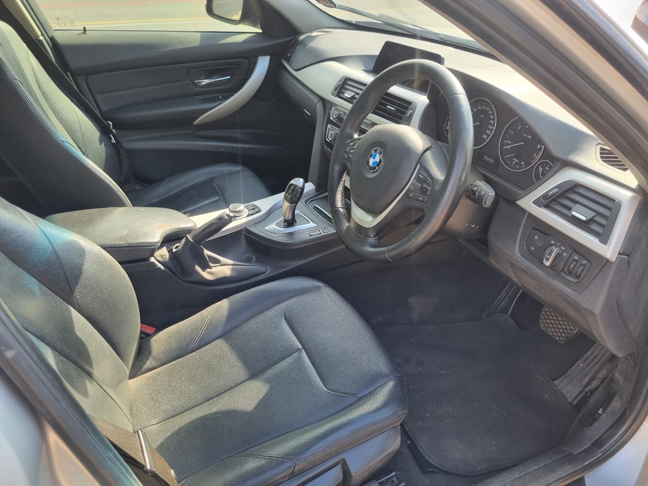 
								2017 BMW 318i Auto | 118,000km | Petrol | full									