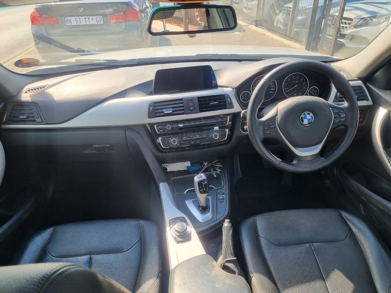 
								2017 BMW 318i Auto | 118,000km | Petrol | full									