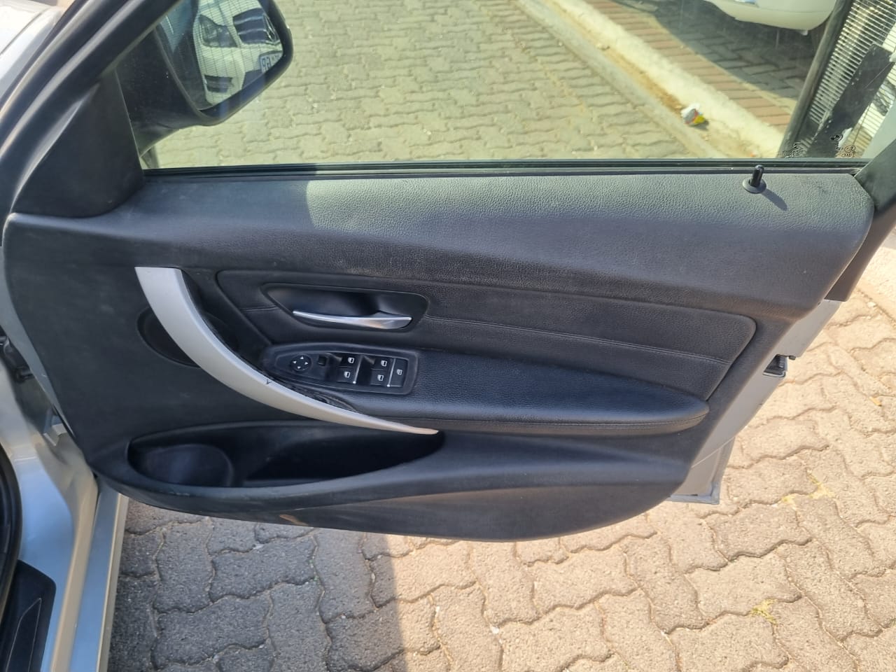 
								2017 BMW 318i Auto | 118,000km | Petrol | full									