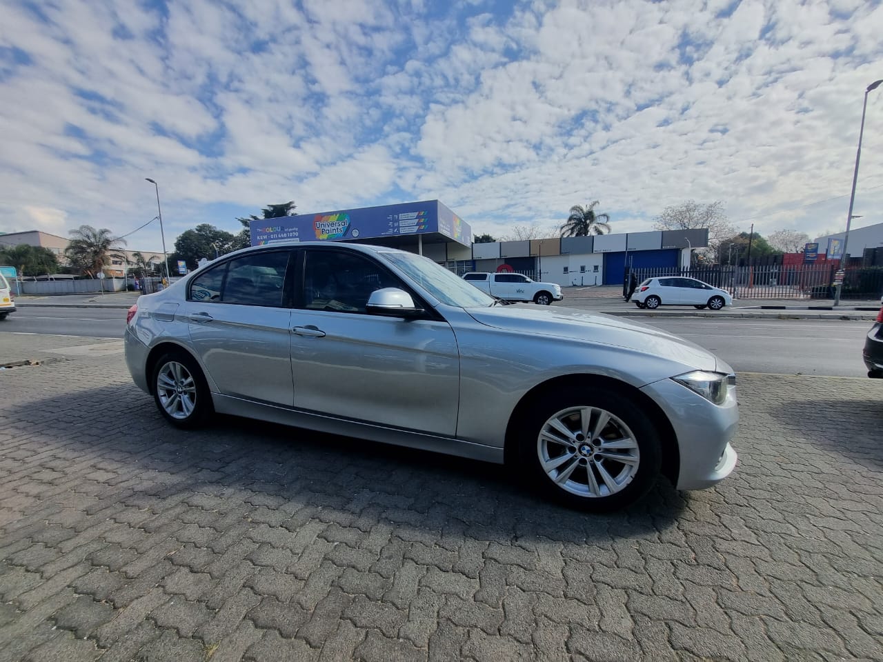 
								2017 BMW 318i Auto | 118,000km | Petrol | full									