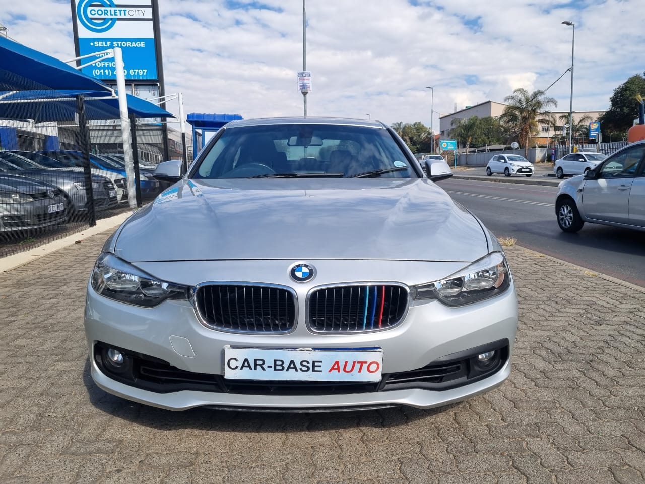 
								2017 BMW 318i Auto | 118,000km | Petrol | full									
