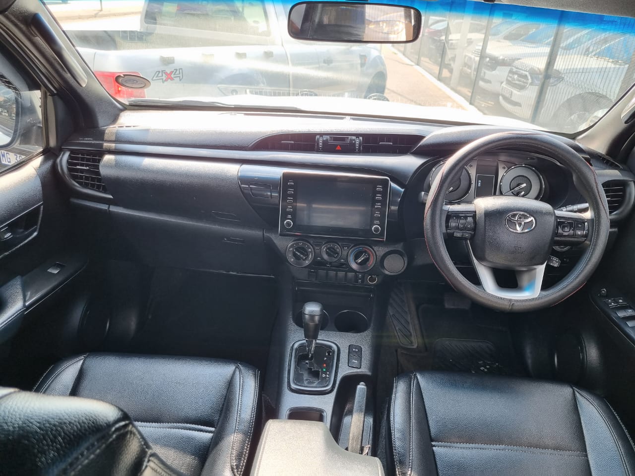 
								2023 Toyota Hilux 2.4 GD-6 GR Sport Auto | 66,000km | Diesel | full									