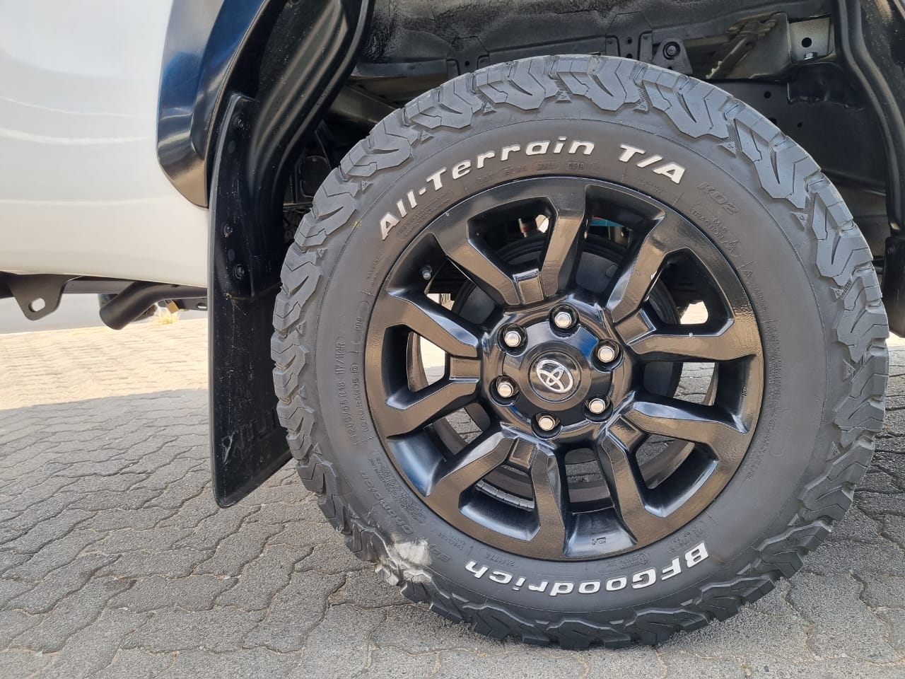 
								2023 Toyota Hilux 2.4 GD-6 GR Sport Auto | 66,000km | Diesel | full									