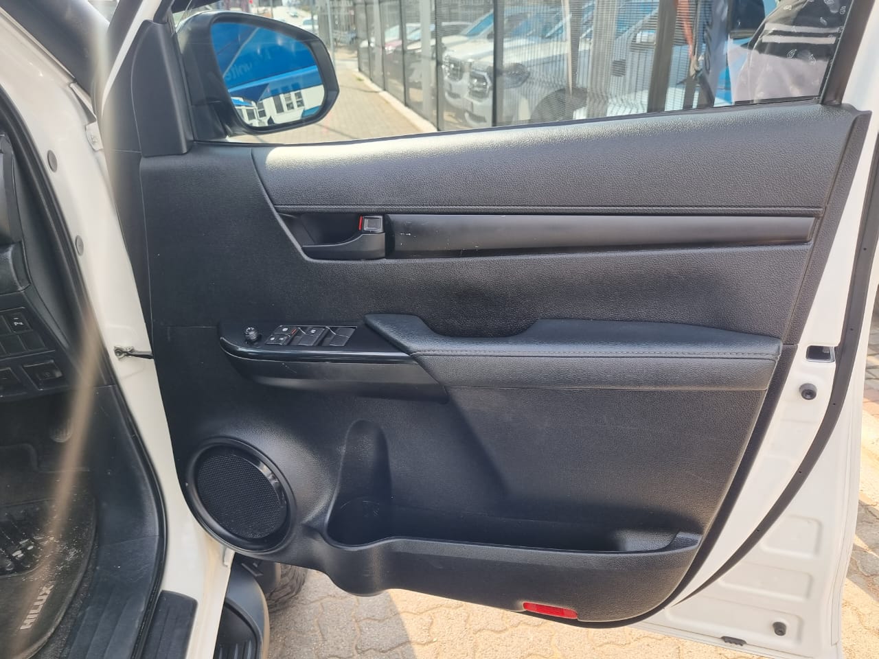 
								2023 Toyota Hilux 2.4 GD-6 GR Sport Auto | 66,000km | Diesel | full									