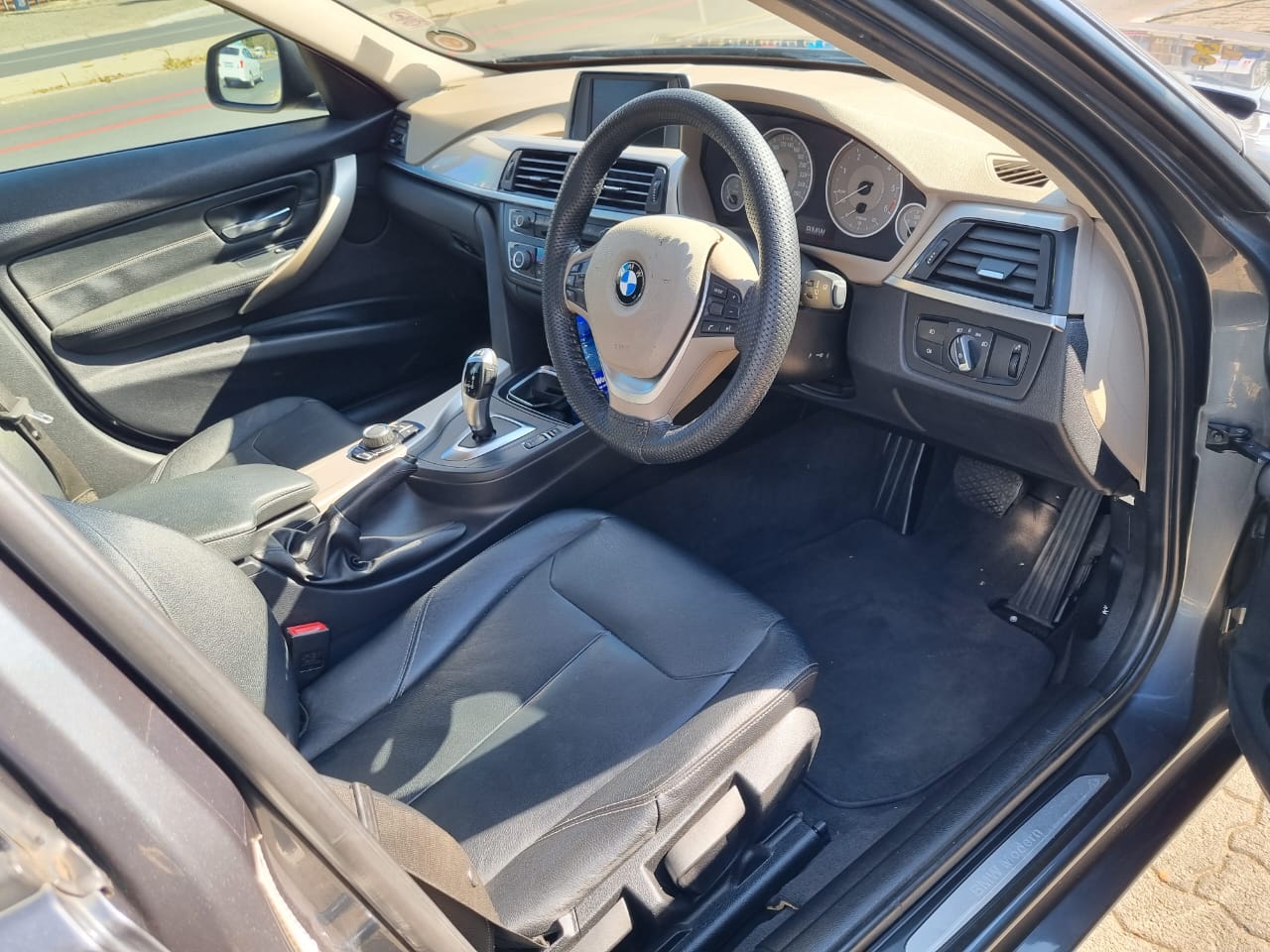 
								2012 BMW 320d Modern Line Auto – Diesel | 118,000km | full									