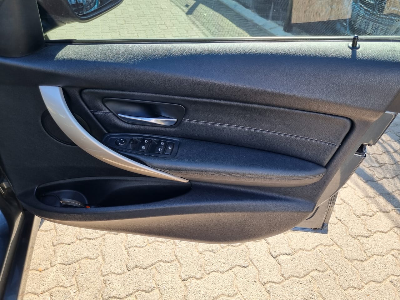 
								2012 BMW 320d Modern Line Auto – Diesel | 118,000km | full									