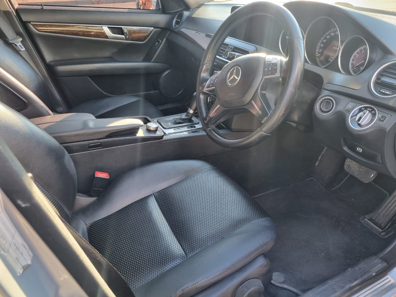 
								2013 Mercedes-Benz C200 – Leather | 95,000km | full									