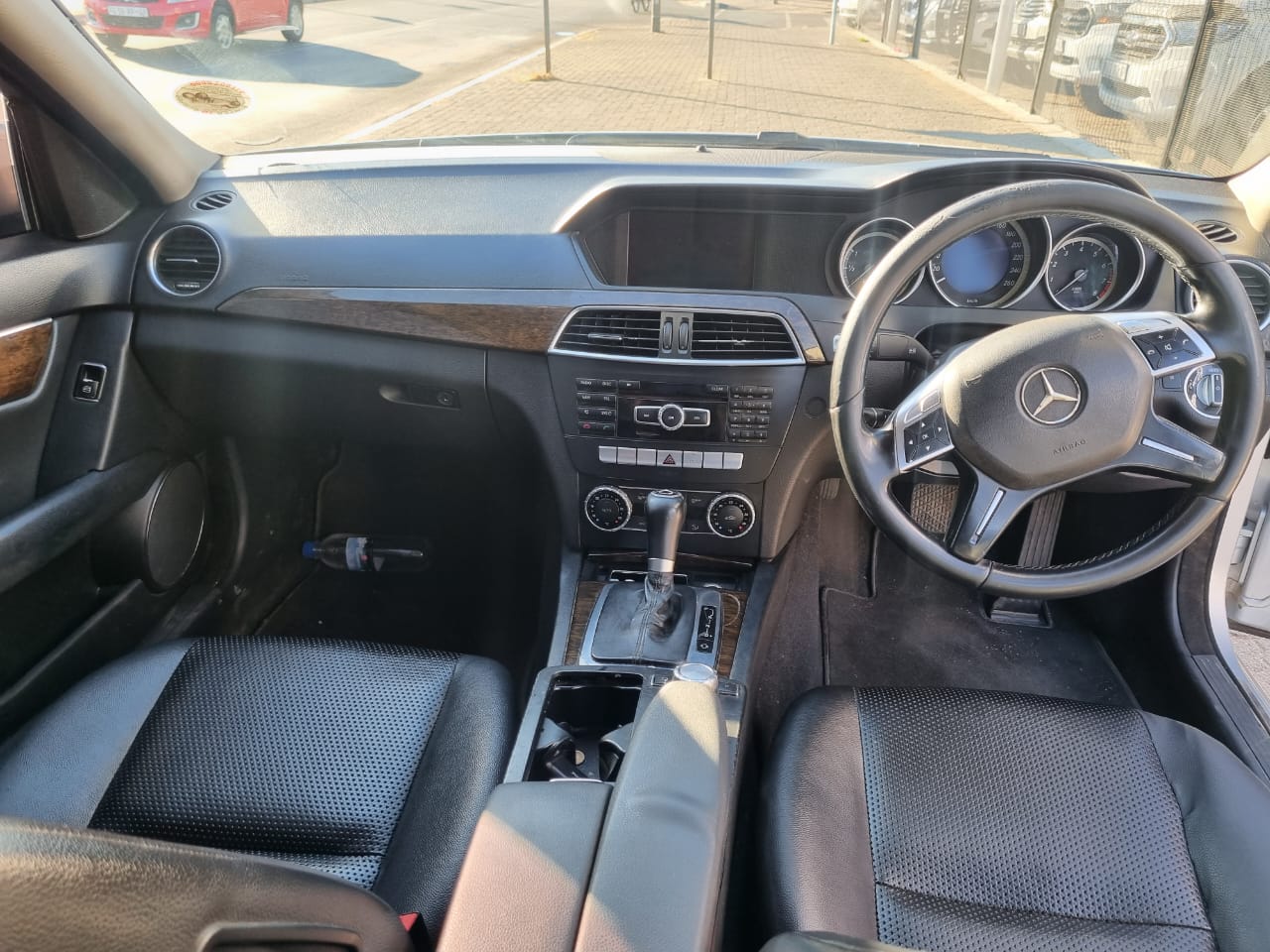 
								2013 Mercedes-Benz C200 – Leather | 95,000km | full									