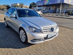 2013 Mercedes-Benz C200 – Leather | 95,000km |