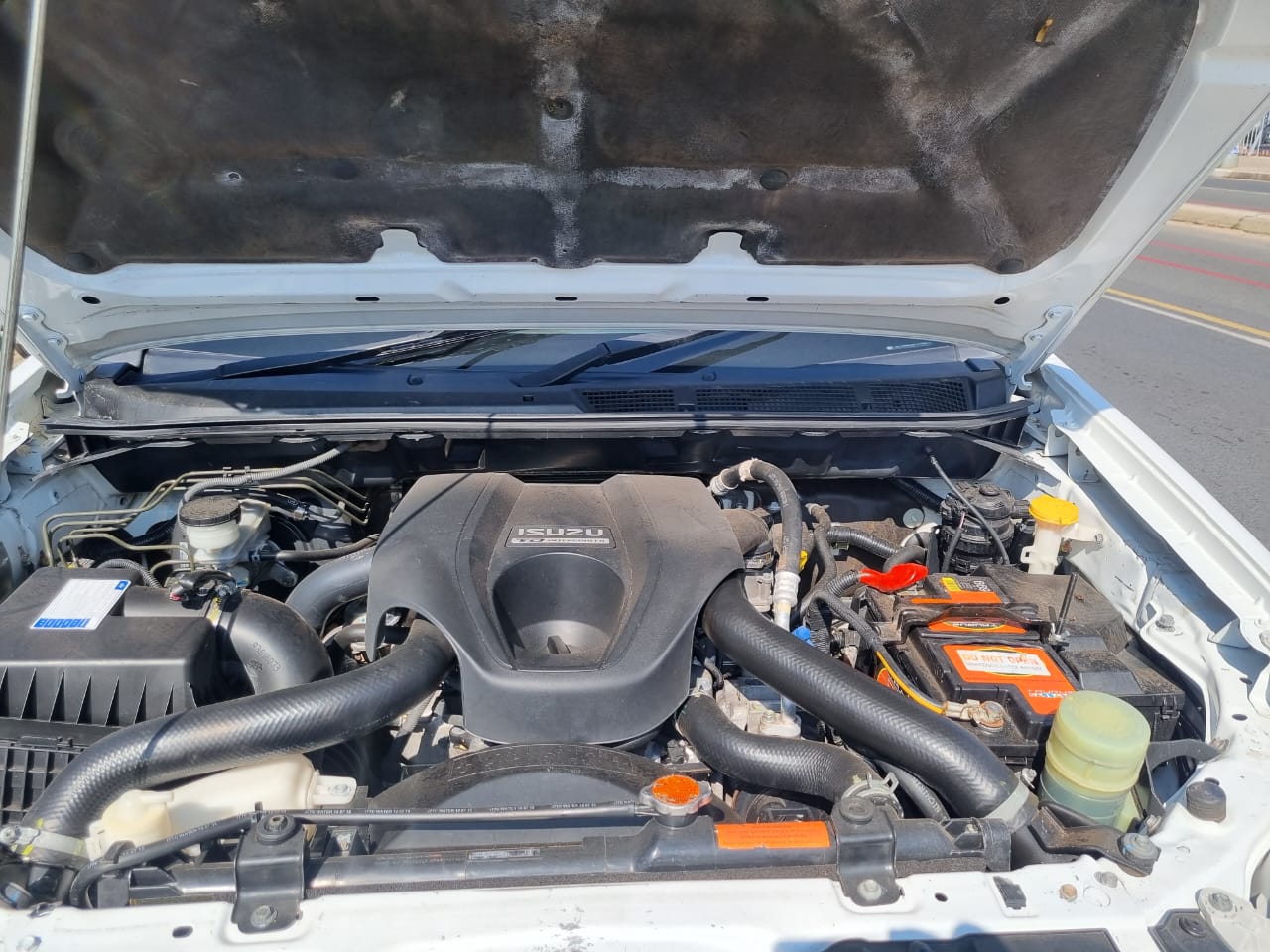 
								2017 Isuzu KB250 D-TEQ 4×2 Manual | 96,000km | full									