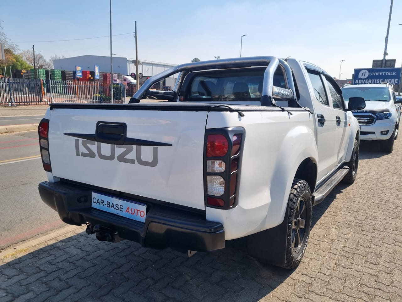 
								2017 Isuzu KB250 D-TEQ 4×2 Manual | 96,000km | full									
