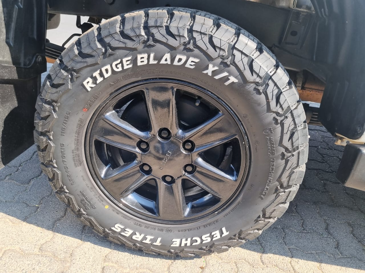 
								2017 Isuzu KB250 D-TEQ 4×2 Manual | 96,000km | full									