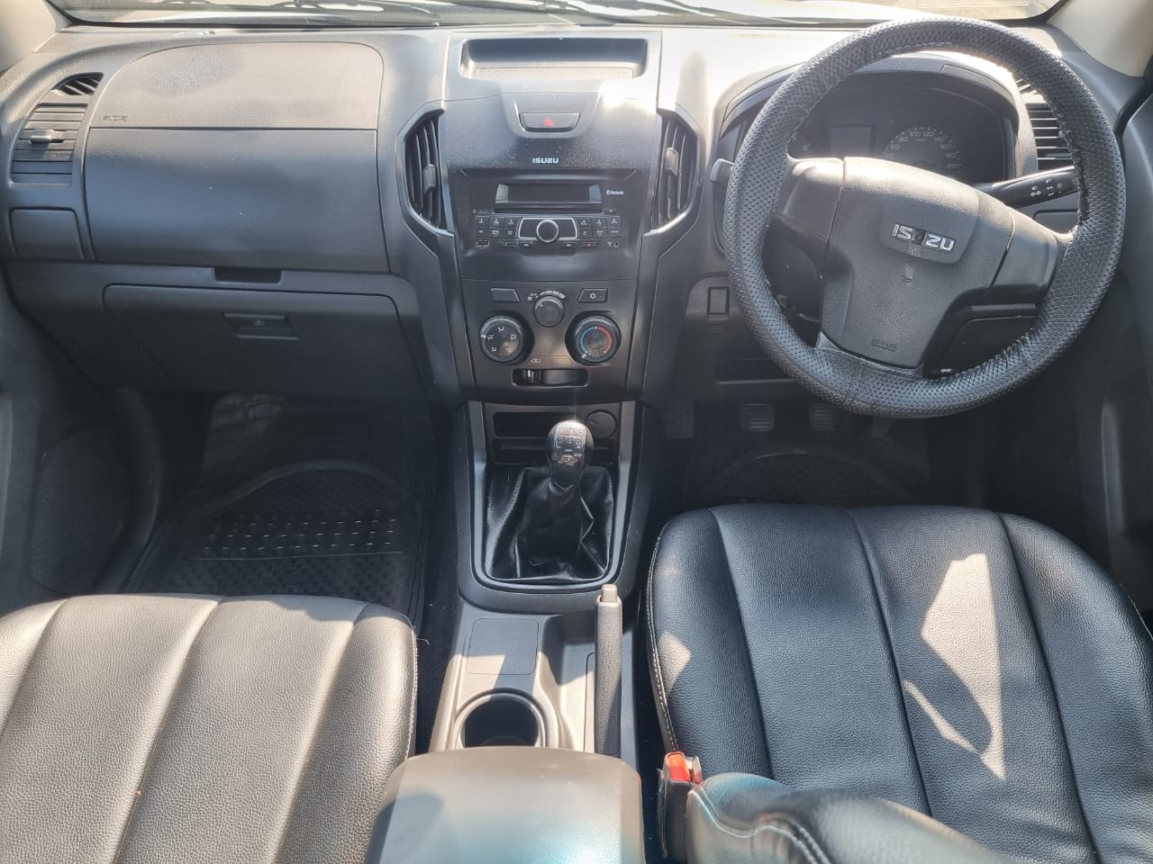 
								2017 Isuzu KB250 D-TEQ 4×2 Manual | 96,000km | full									