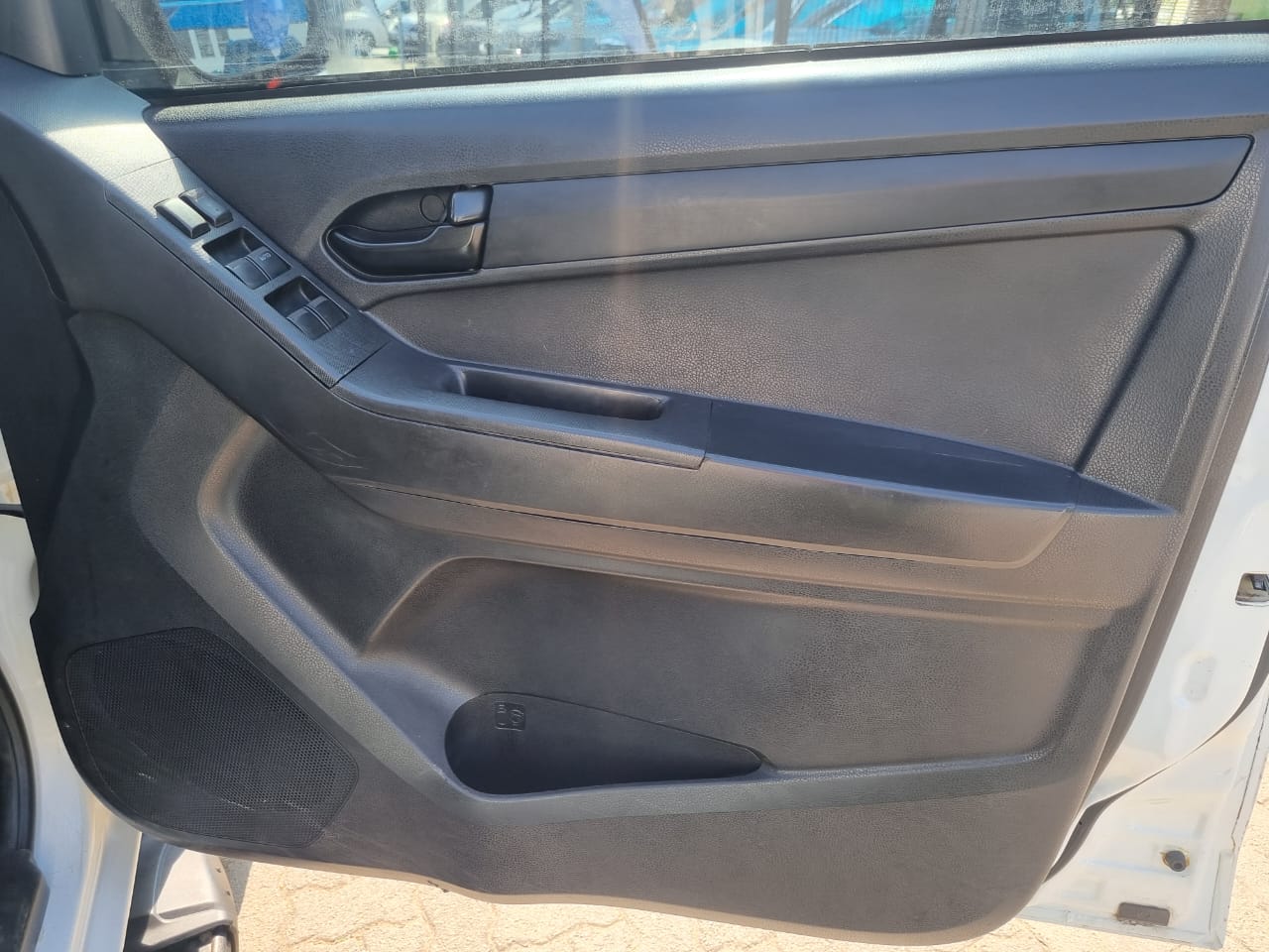 
								2017 Isuzu KB250 D-TEQ 4×2 Manual | 96,000km | full									