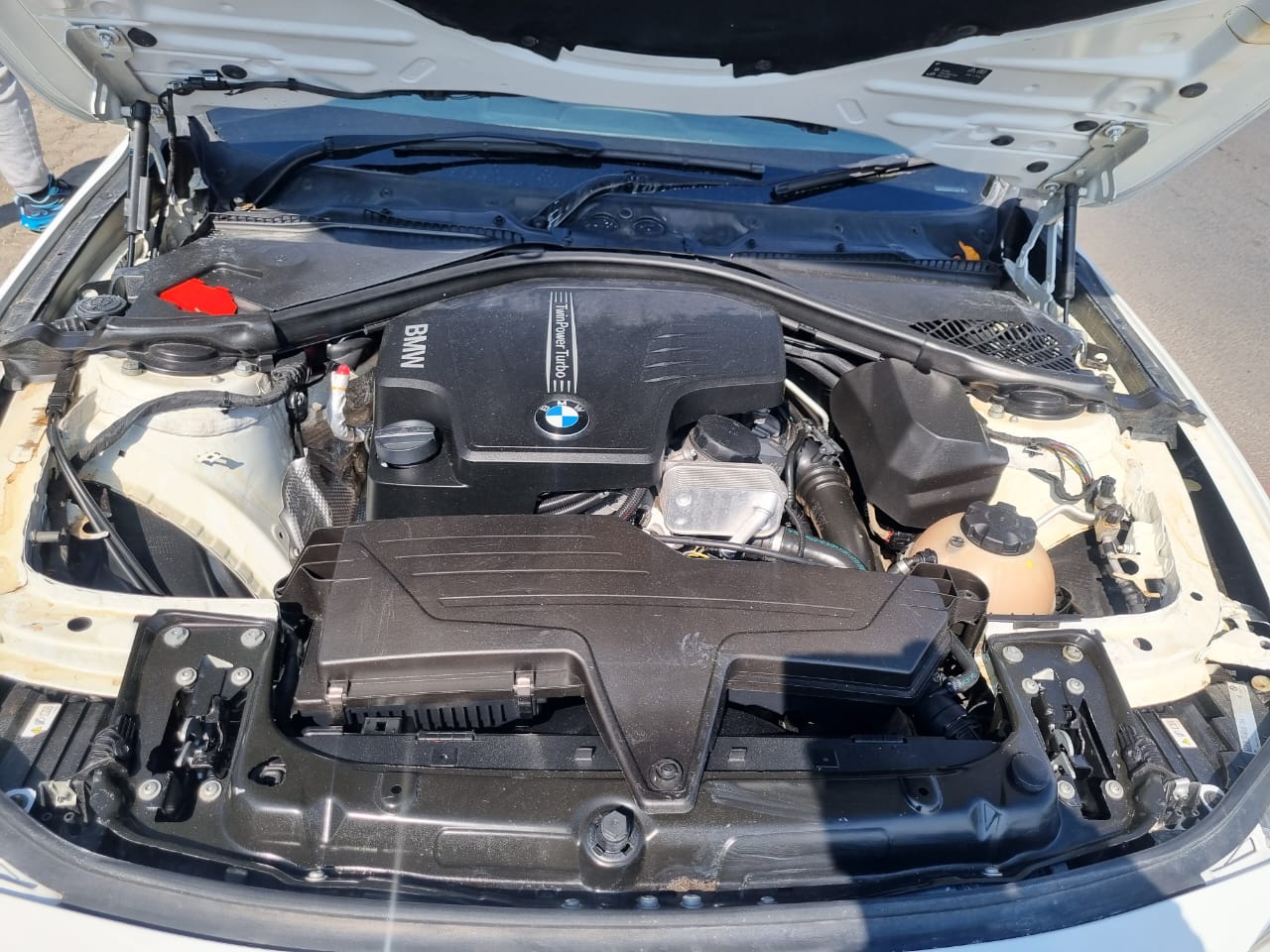 
								2015 BMW 320i M Sport | Automatic | full									