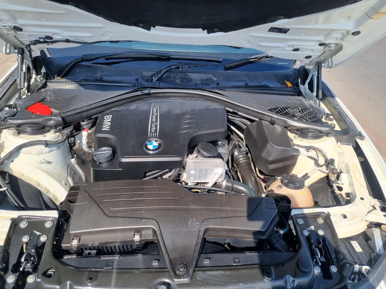 
								2015 BMW 320i M Sport | Automatic | full									