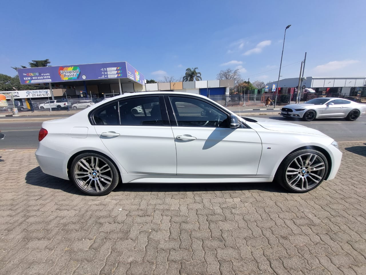 
								2015 BMW 320i M Sport | Automatic | full									
