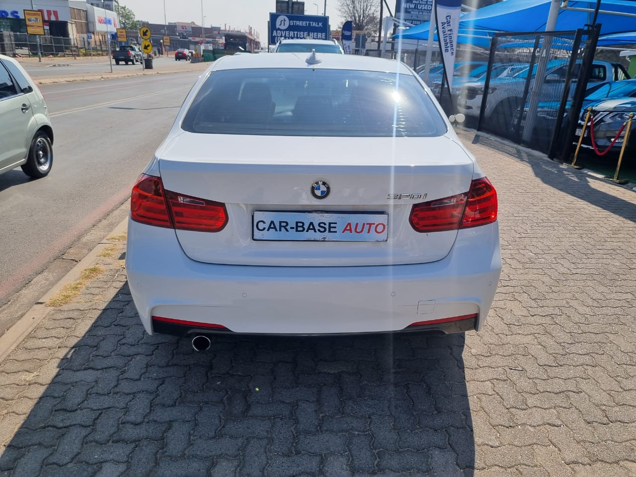 
								2015 BMW 320i M Sport | Automatic | full									