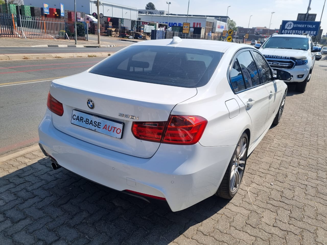 
								2015 BMW 320i M Sport | Automatic | full									