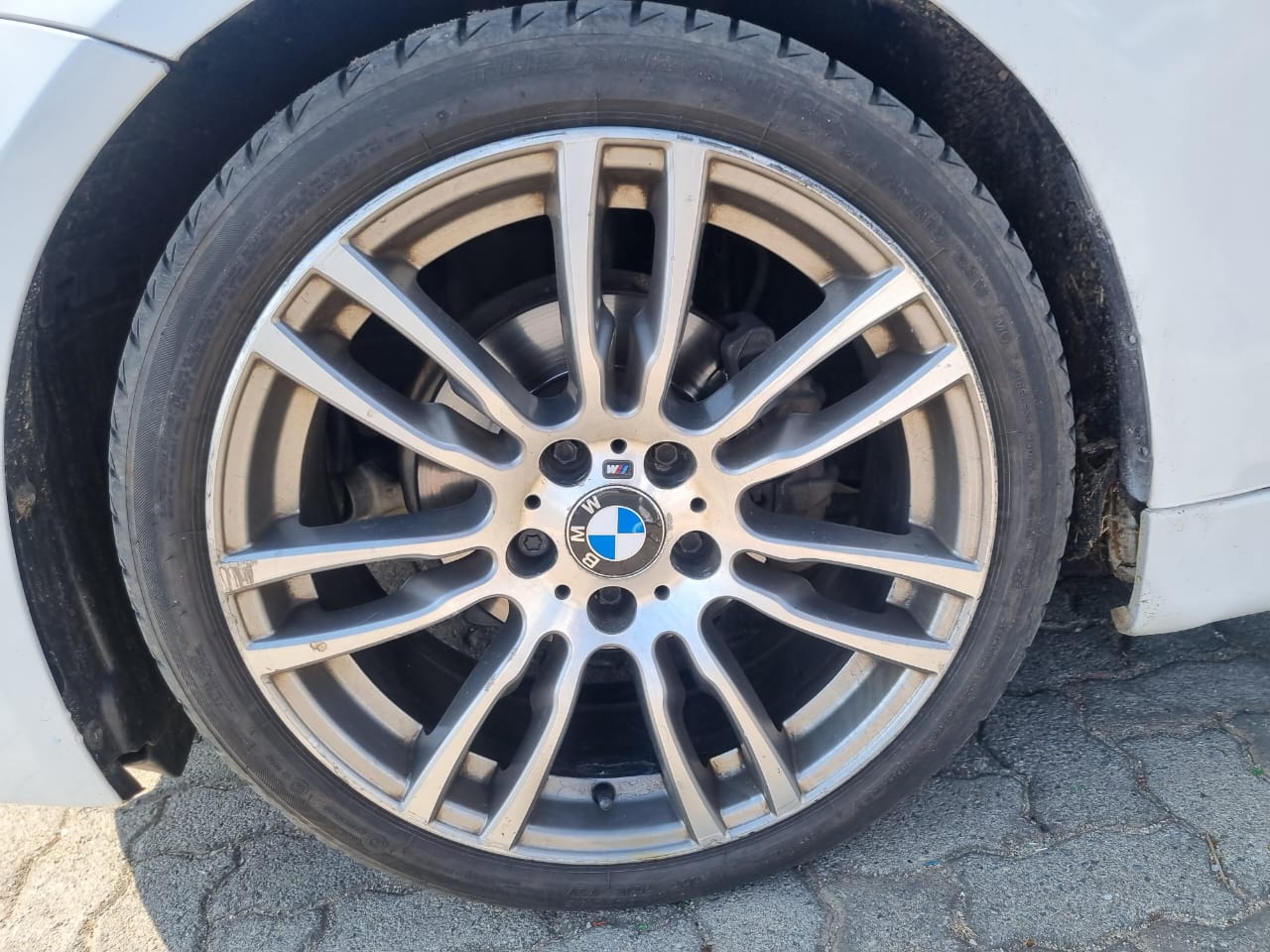 
								2015 BMW 320i M Sport | Automatic | full									