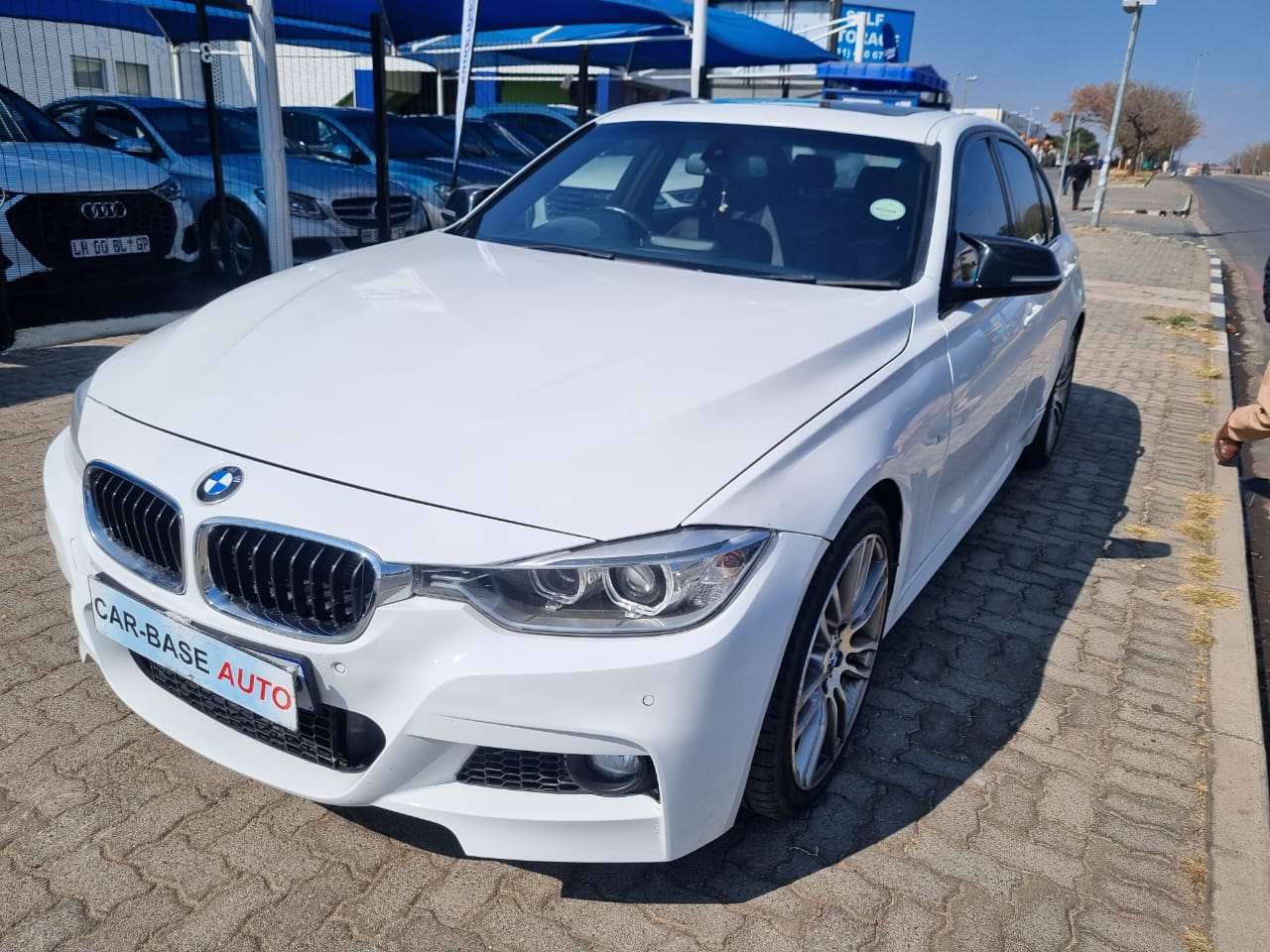 
								2015 BMW 320i M Sport | Automatic | full									