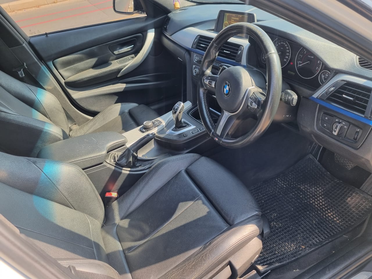 
								2015 BMW 320i M Sport | Automatic | full									